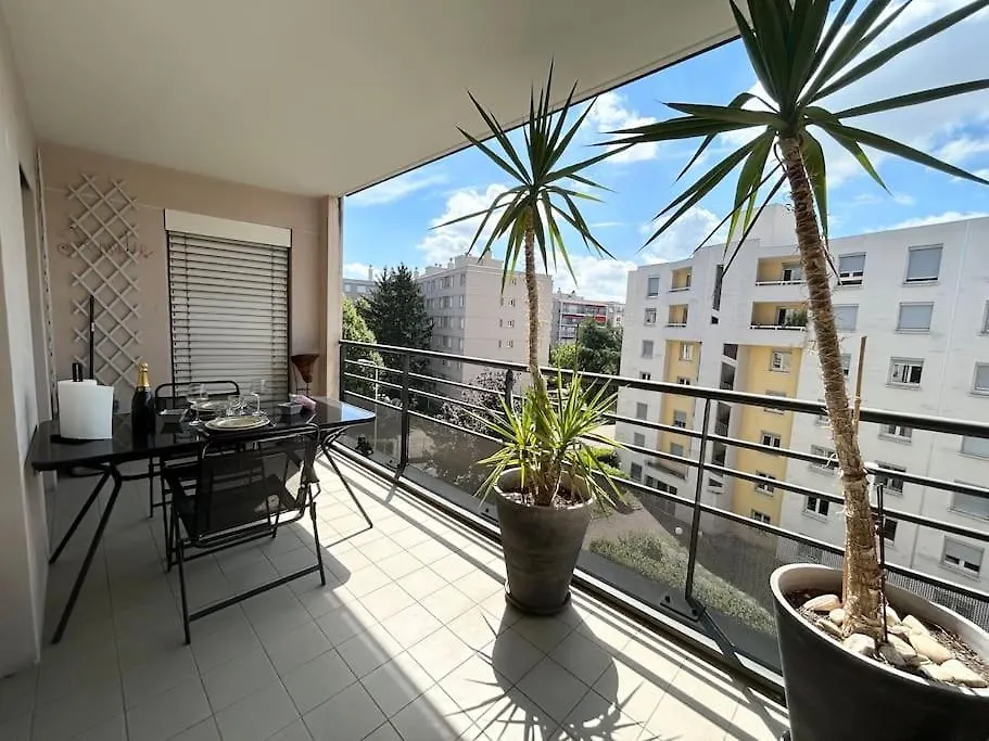 Appartement Avec Balcon Lyon Apartment